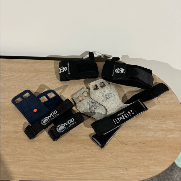CrossFit Bundle Grips and Wrist Straps - Picture 1 of 2